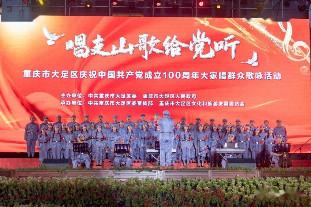 清新甜美的白色上衣搭配浅蓝牛仔短裤，清新靓丽又时尚，你喜不喜欢？游戏画面